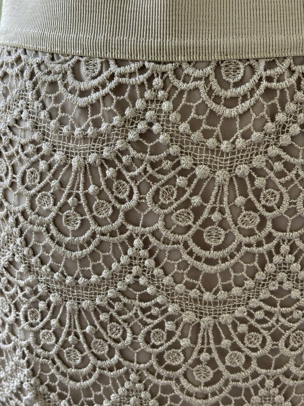 Ann Taylor | Ivory Metallic Lace Pencil Skirt | Size 14 | NWT - Picture 2 of 6